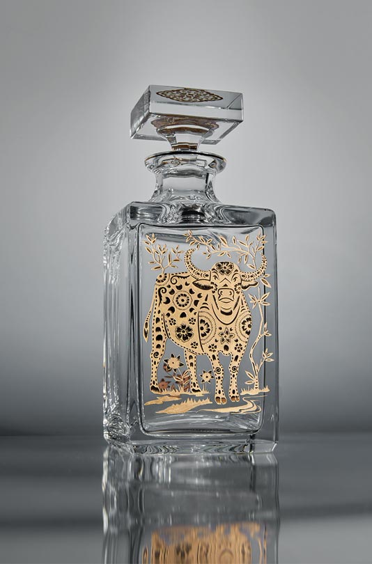 Whisky Decanter with Gold Ox image number null
