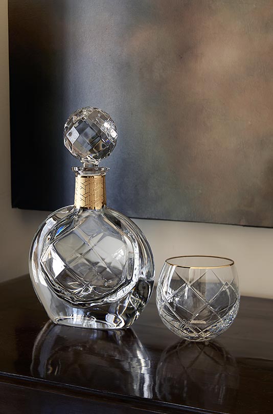 Whisky Decanter with Gold image number null