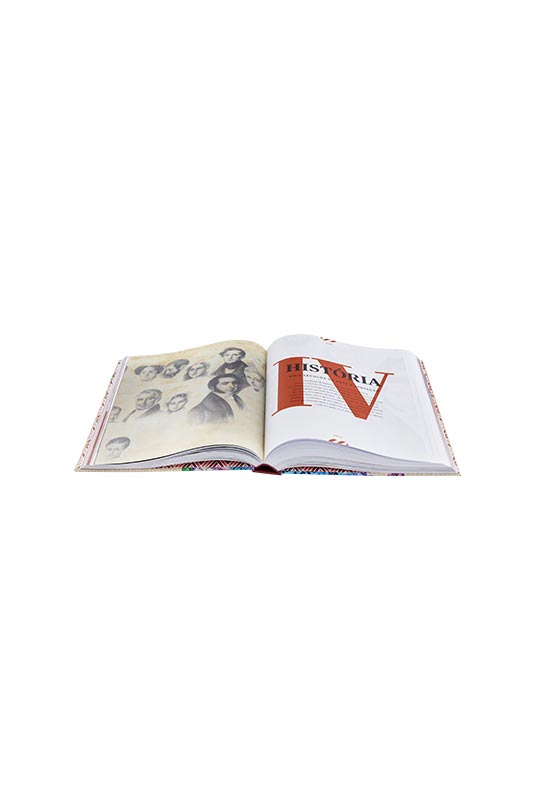 Book 200 Years with Porcelain image number null