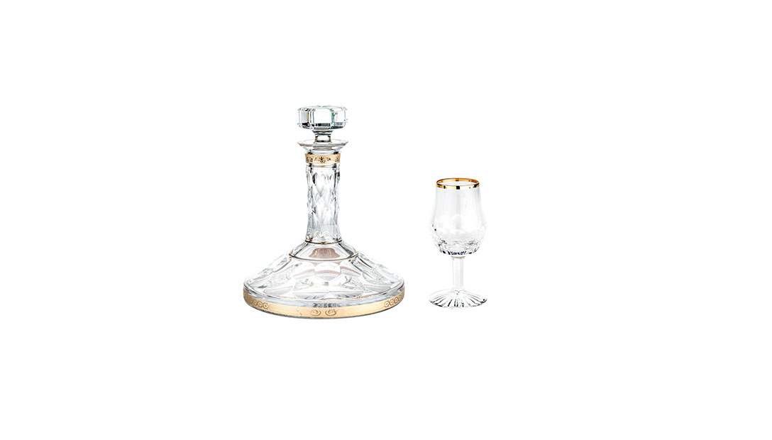 Case with Ship&acute;s Decanter and 2 Cordials image number null