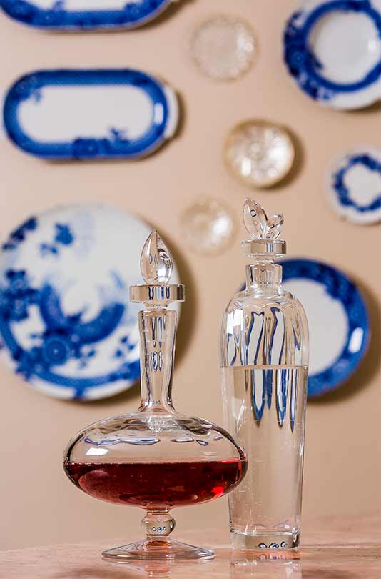 Case with Wine Decanter image number null