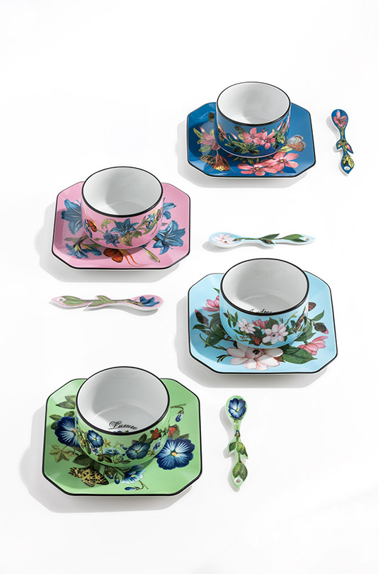 Set 4 Tea Cups with Saucers image number null