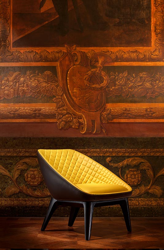 Armchair image number null